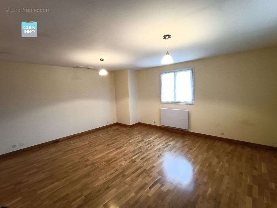 A CHEVROUX MAISON 4 PIECES DE 145 M² SUR TERRAIN DE 1 000 M²  - Maison à CHEVROUX