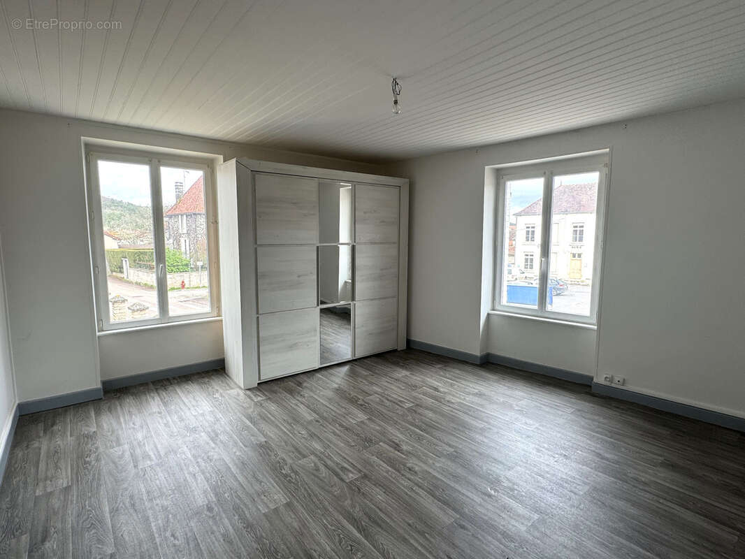 Maison à LONGCHAMP-SUR-AUJON