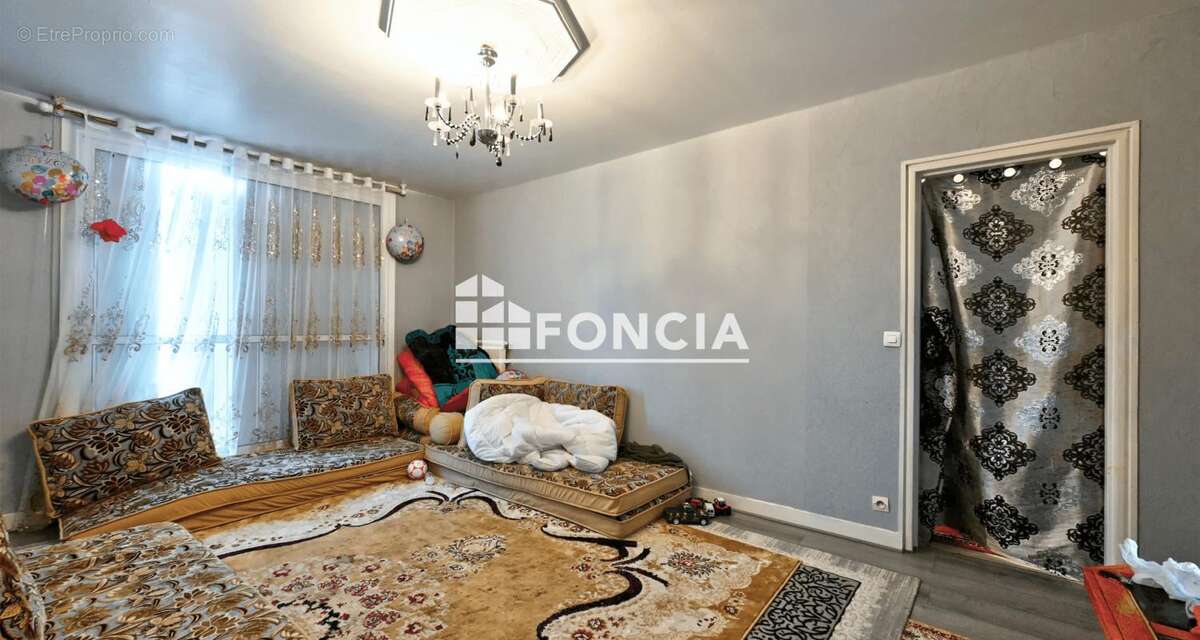 Appartement à FONTENAY-LE-FLEURY