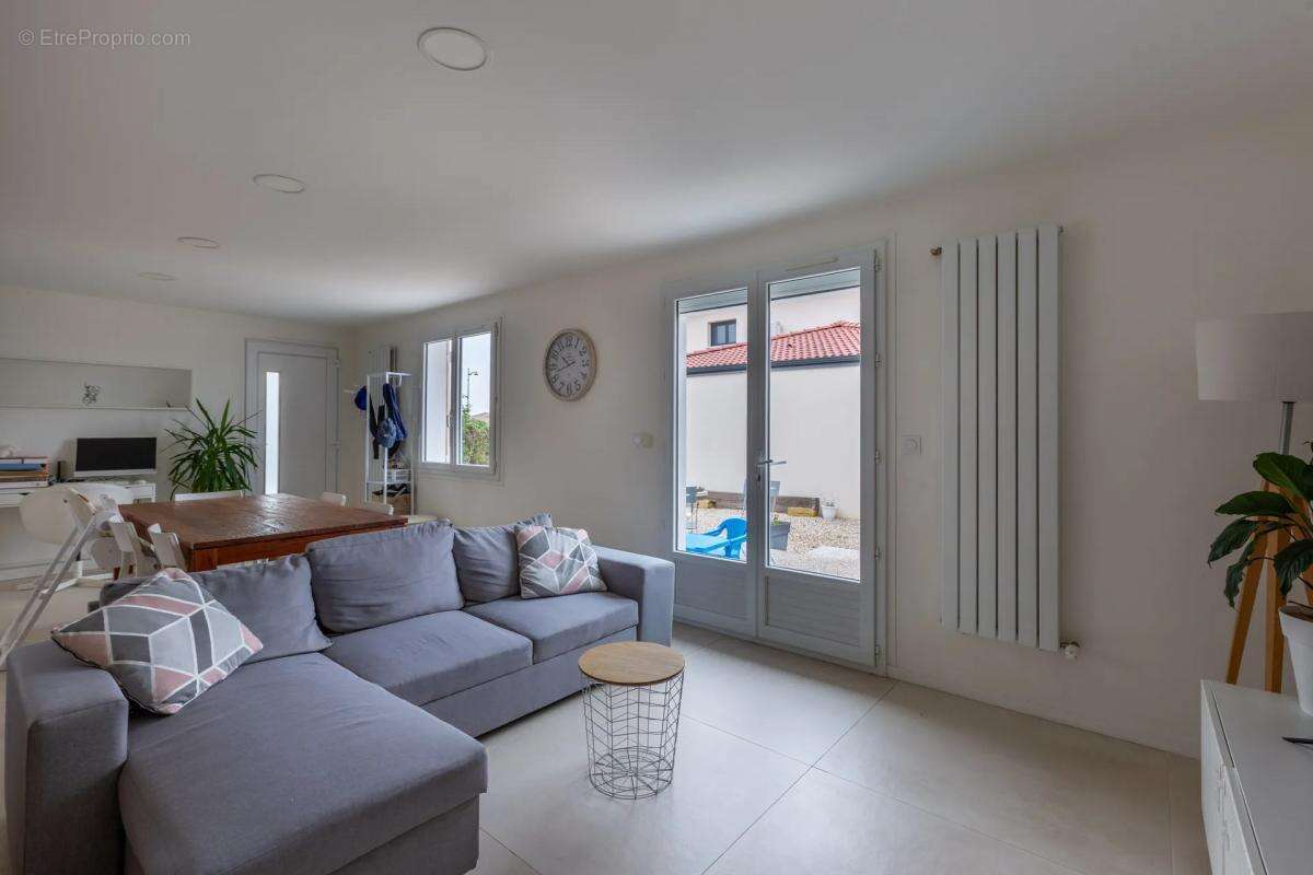 Maison à BOURG-SAINT-CHRISTOPHE