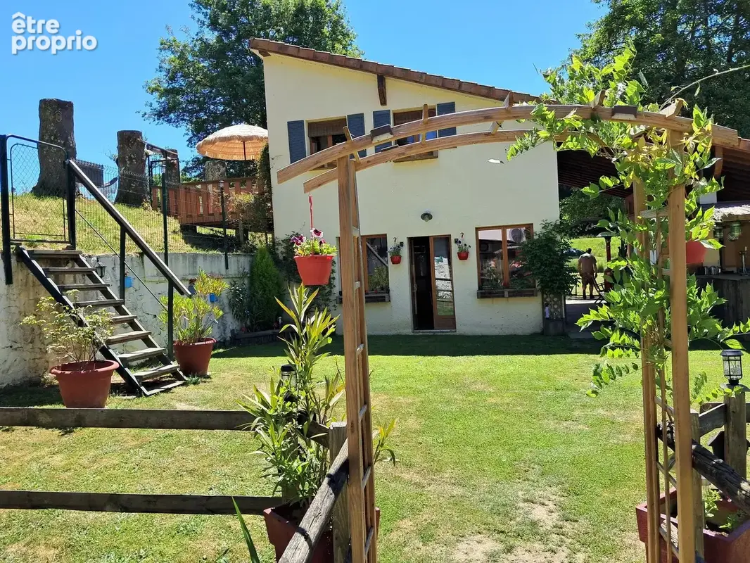 Moulin offrant une grande maison familiale avec potentiel pour gîte, camping ou restaurant - photo 12