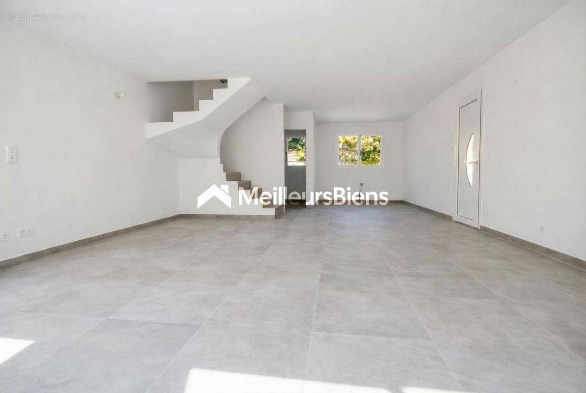 Maison à SAINT-MAUR-DES-FOSSES