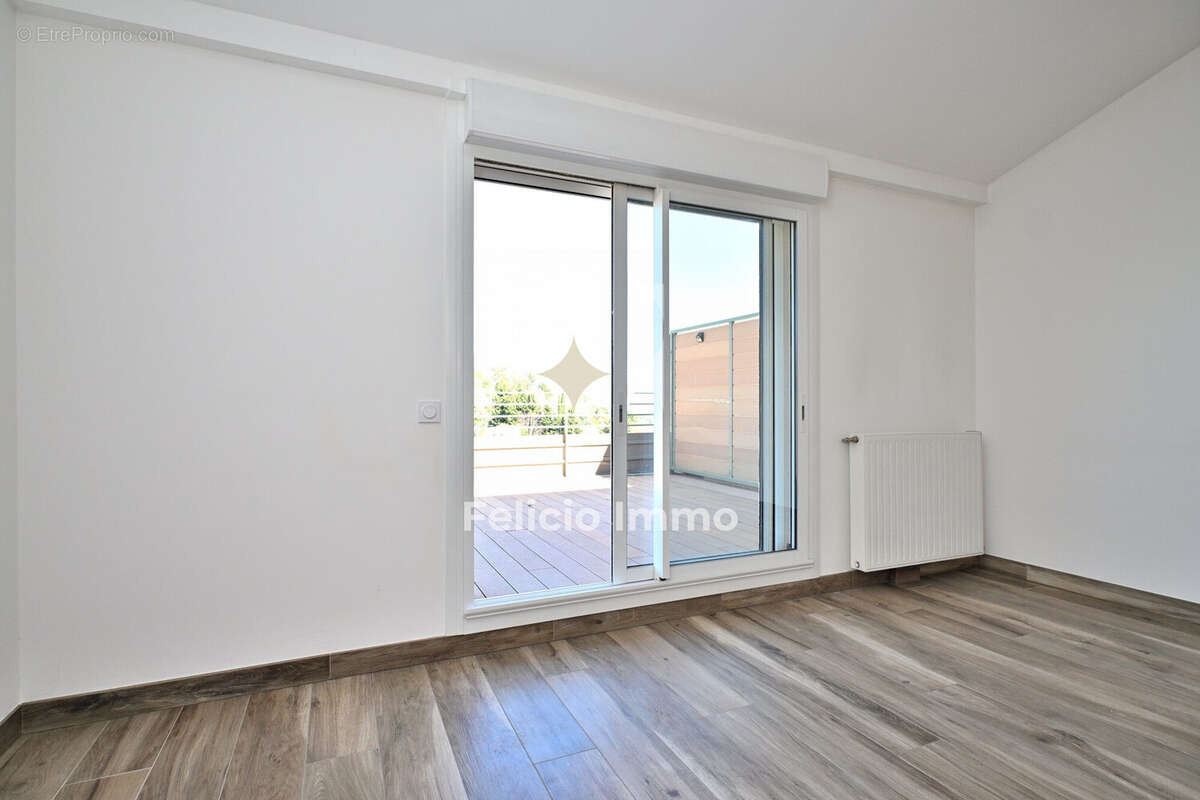 Appartement à CHATEAUNEUF-GRASSE