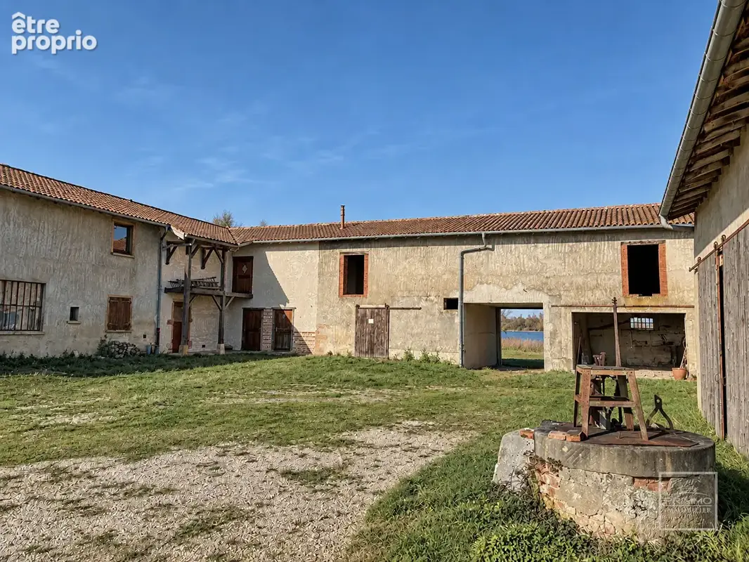 Lapeyrouse, Domain de 118hectares, avec étang et terrain de chasse - photo 9