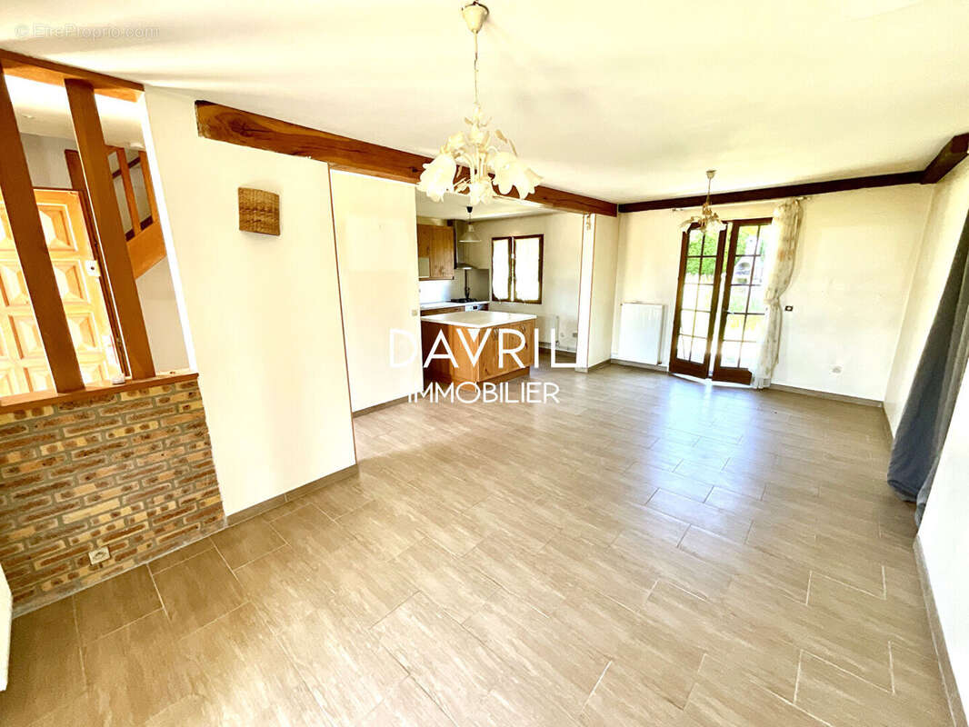 Maison à CHANTELOUP-LES-VIGNES