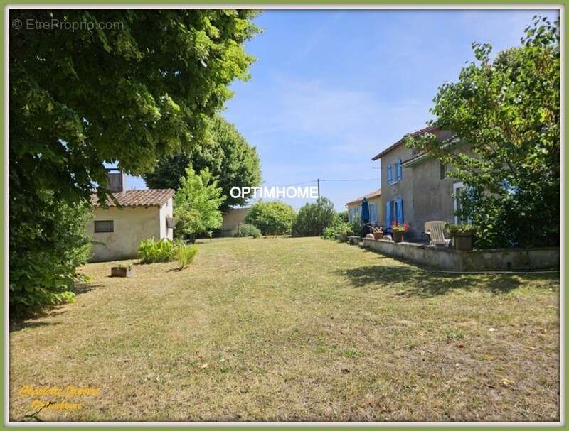 Maison à AUBETERRE-SUR-DRONNE