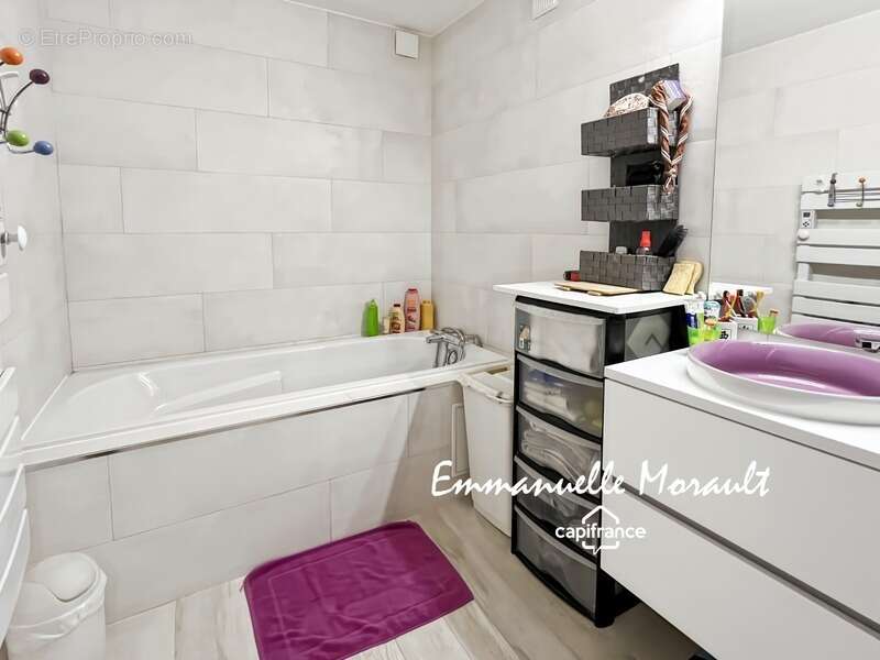 Appartement à BAGNOLS-EN-FORET