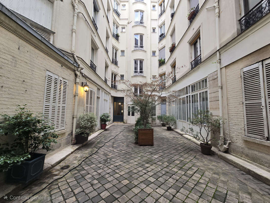 Commerce à PARIS-9E