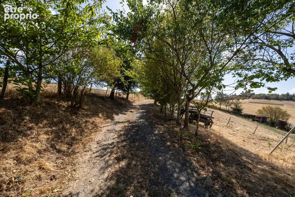 Corps de ferme de 183 m² et grand terrain de 5 631 m² - Proche Lyon - photo 5