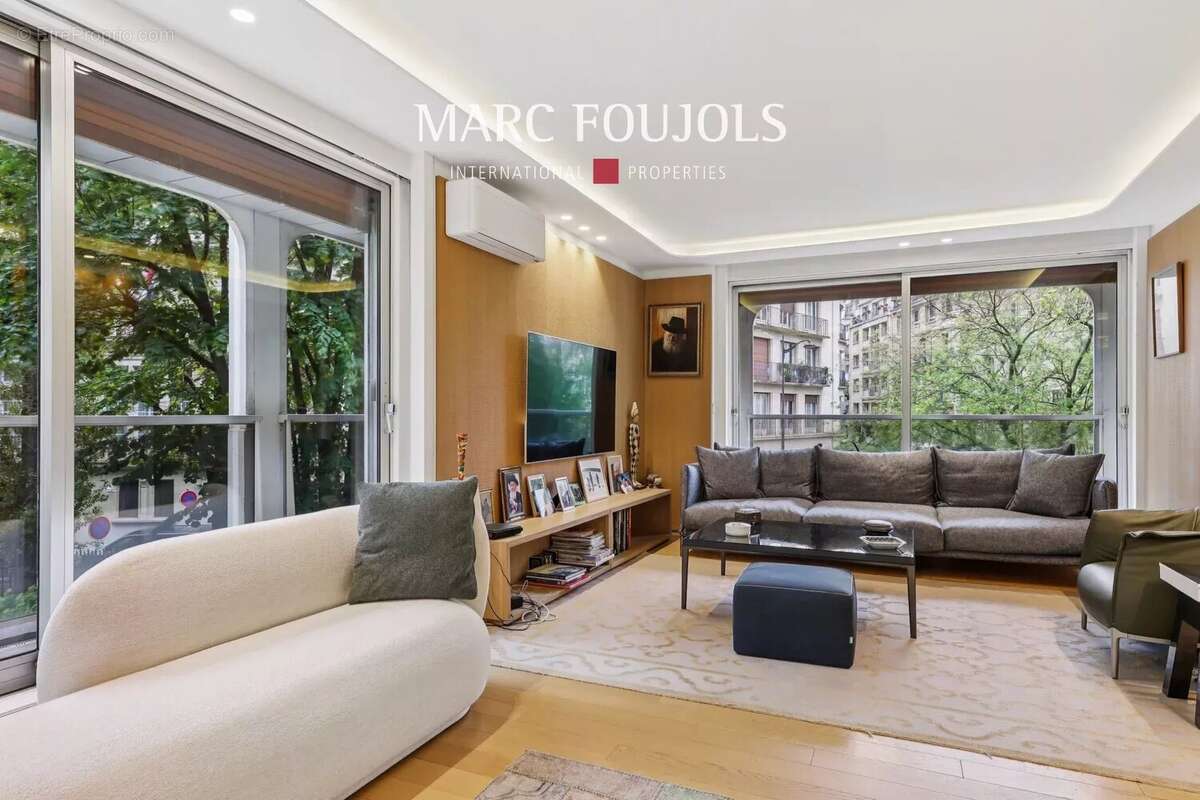 Appartement à PARIS-16E