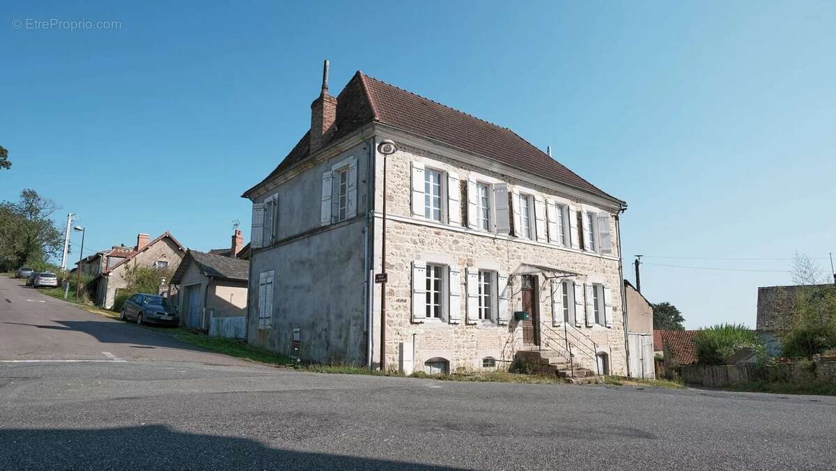Grande propriété avec beaucoup de potentiel et de belles vues - photo 2