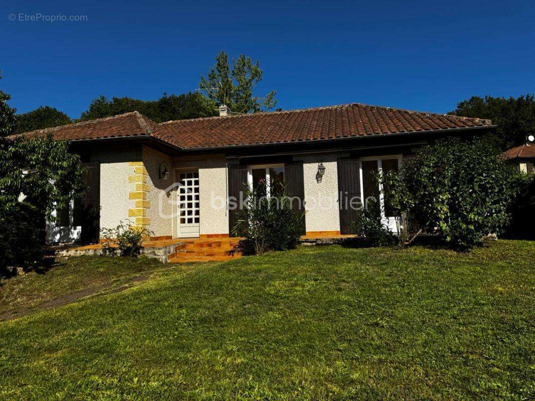 Maison à CHAMPCEVINEL