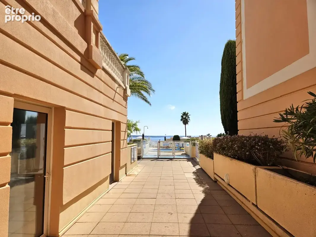 Cannes croix des gardes : 2 pieces avec terrasse jardin - photo 12