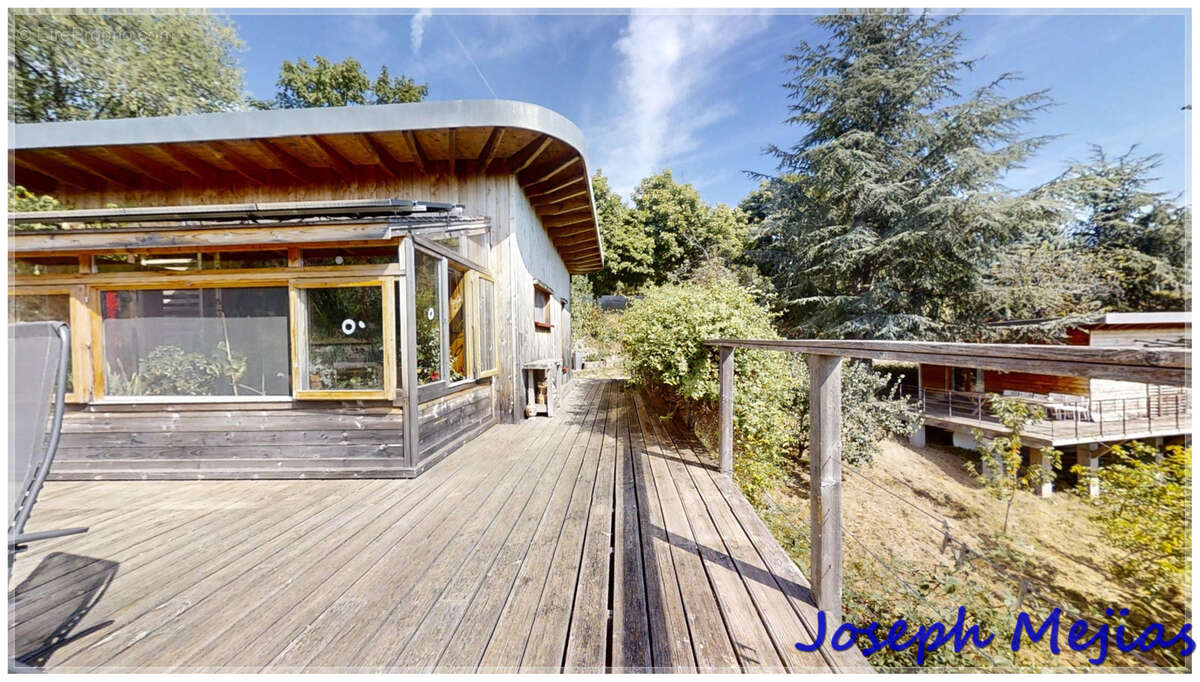 Maison à SAINT-ETIENNE-DE-SERRE