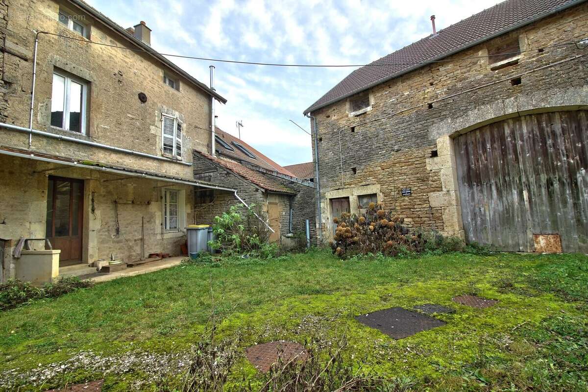 Maison à SAINT-MARTIN-DU-MONT