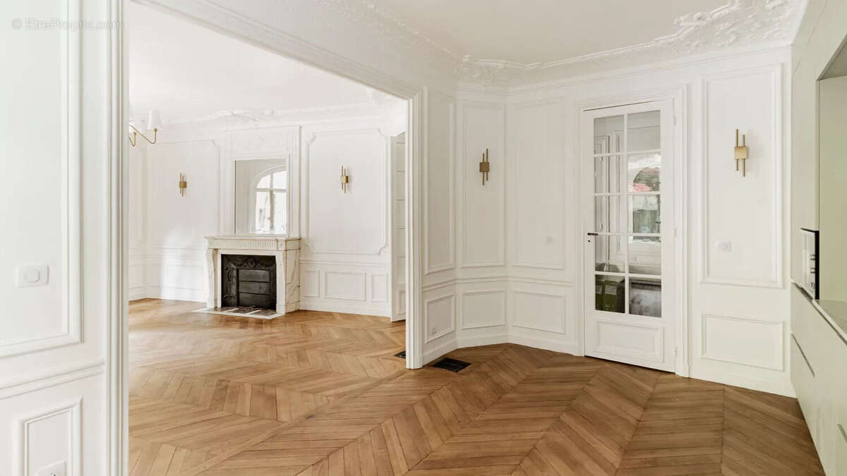 Appartement à PARIS-7E