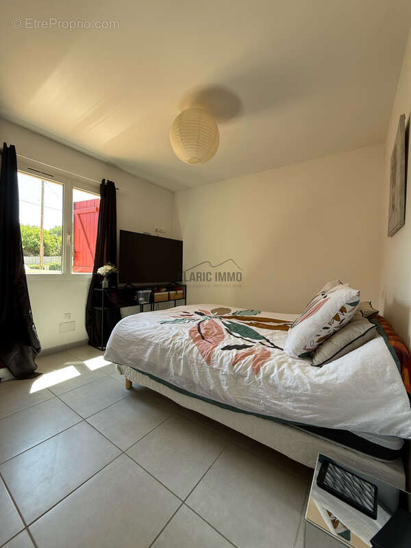 Villa plain-pied avec jardin et carport - photo 10
