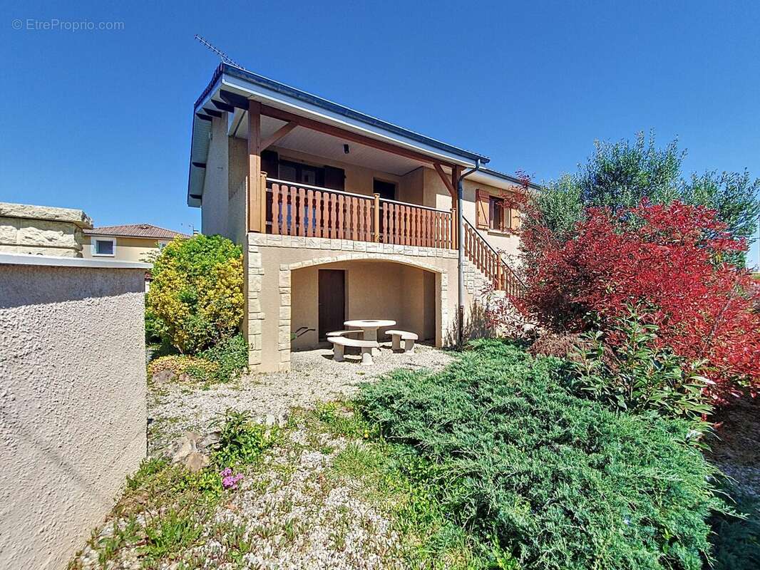 Maison à CHARVIEU-CHAVAGNEUX