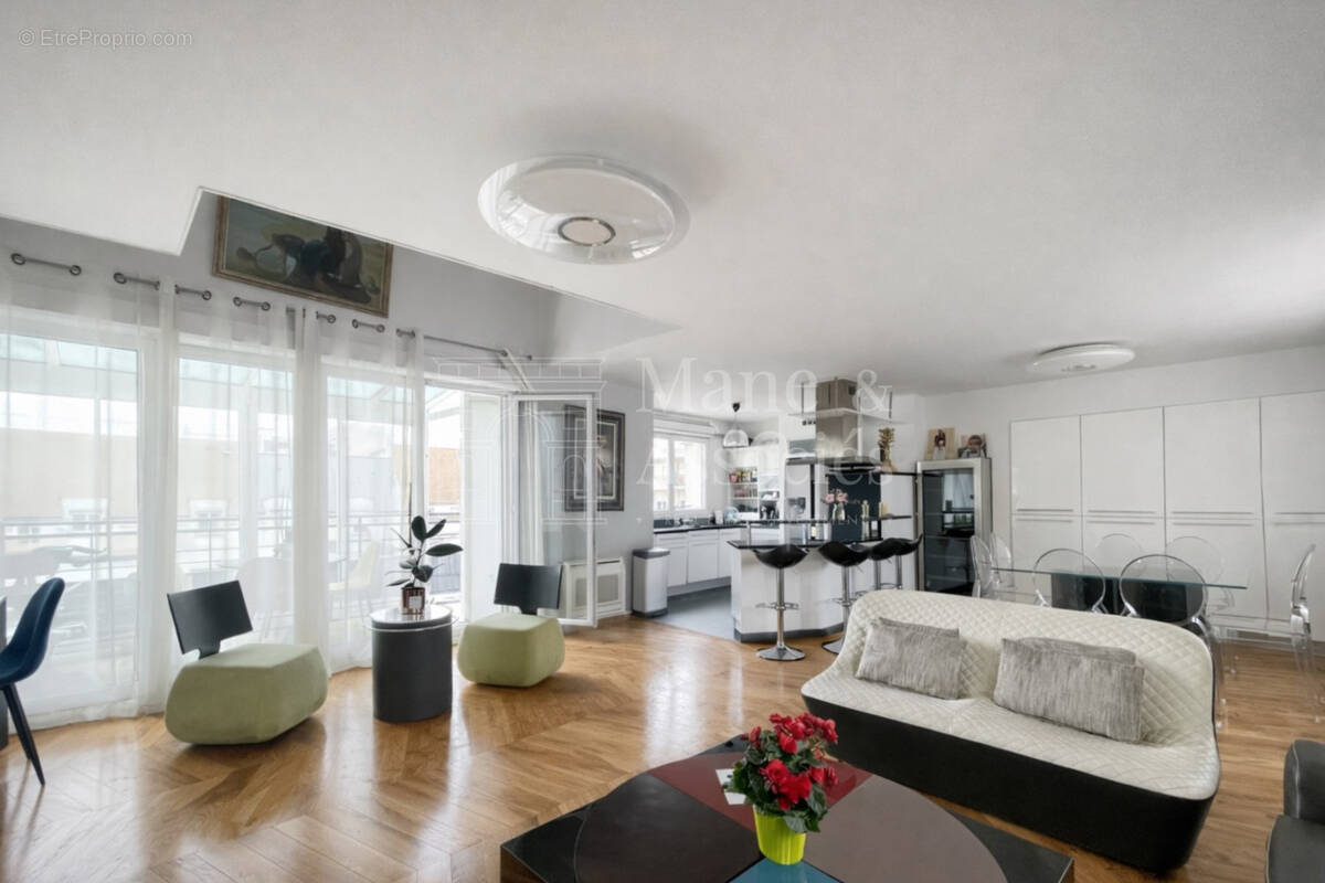 Appartement à COURBEVOIE