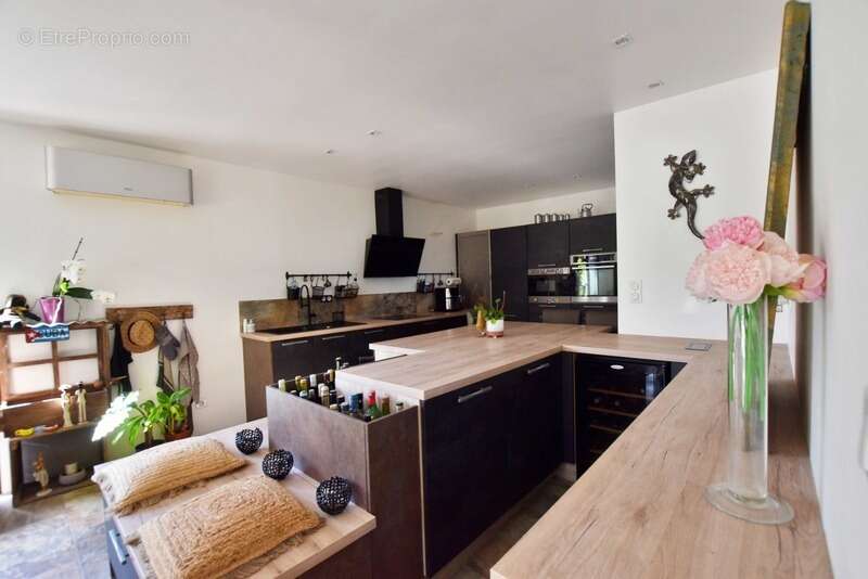 Maison à SOLLIES-TOUCAS