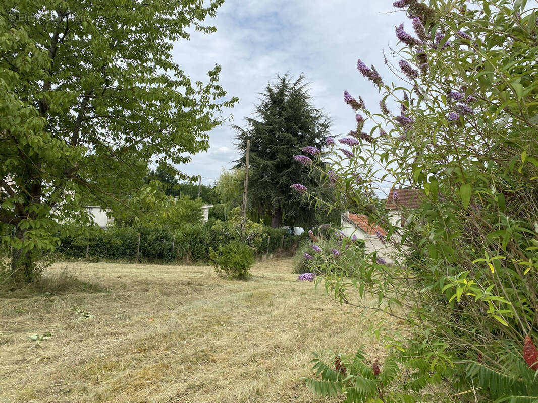 Terrain à bâtir de 1 582m2 - photo 3