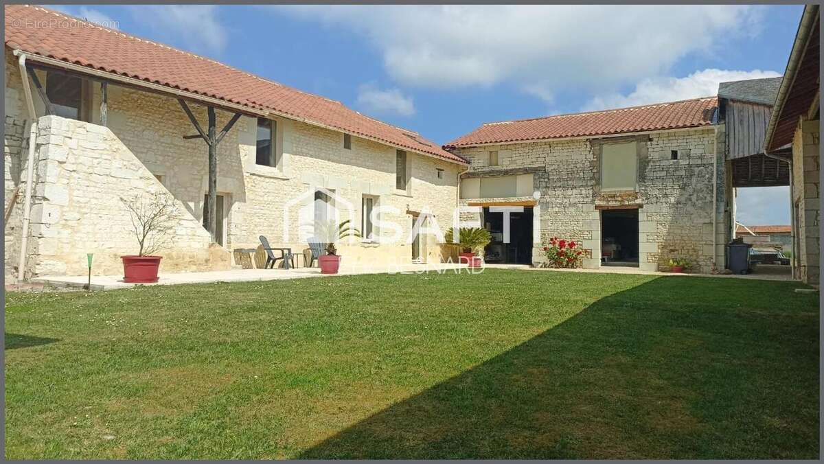 Maison 180 m² à La Roche-Rigault  - photo 3
