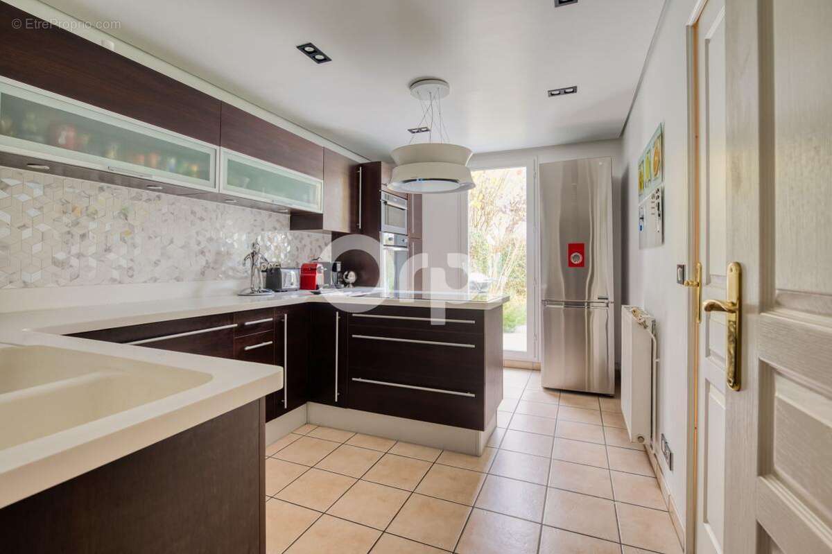 Maison à BUSSY-SAINT-GEORGES