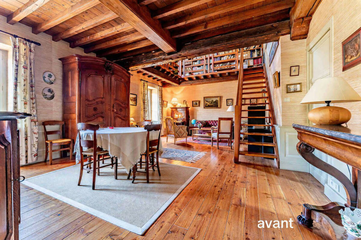 Appartement à POLEYMIEUX-AU-MONT-D'OR