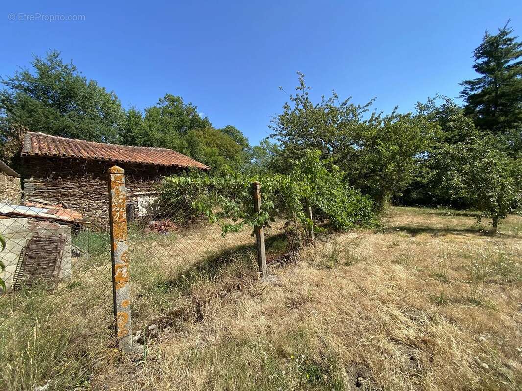 Jolie maison située dans un hameau avec jardin et garage - photo 12