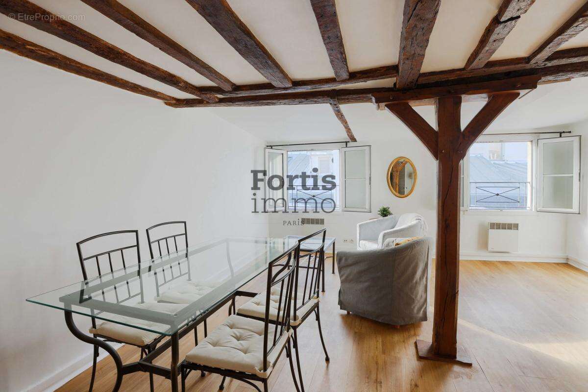 Appartement à PARIS-3E
