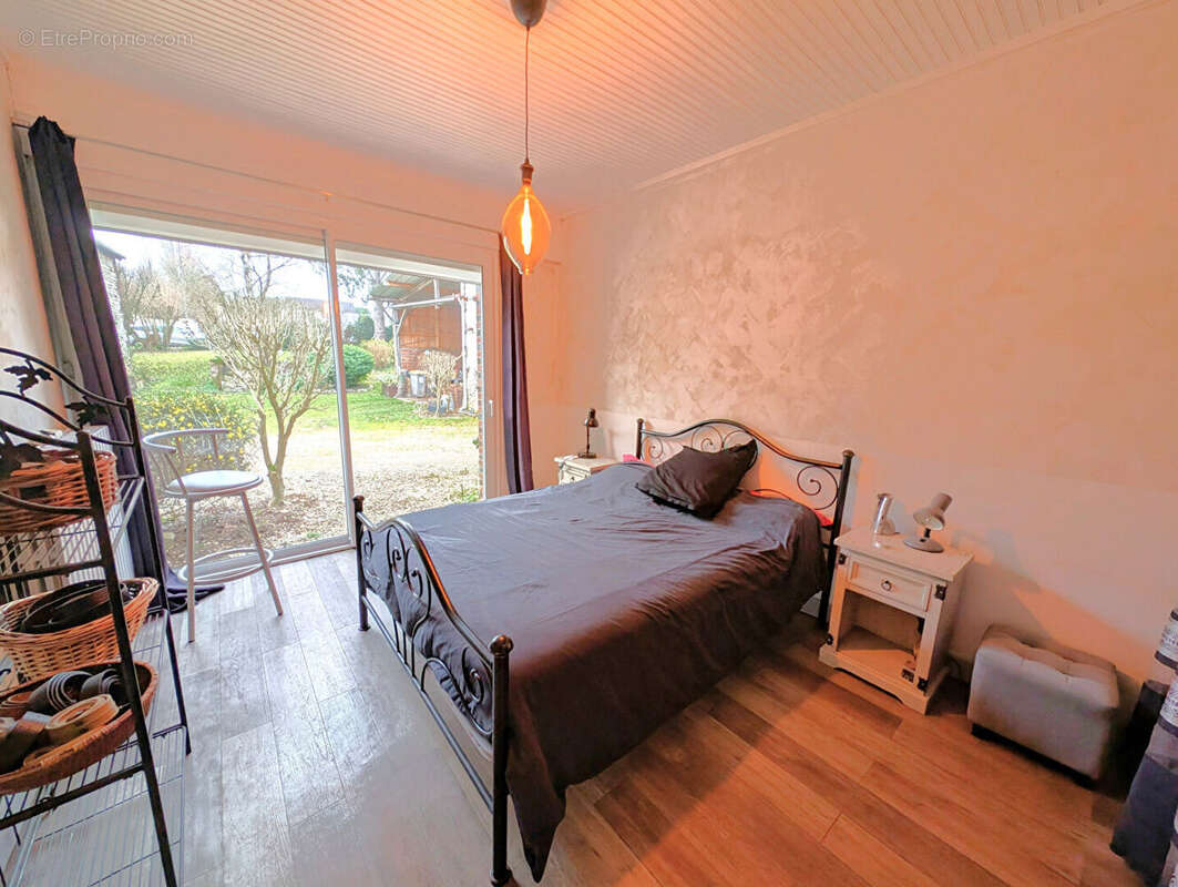 Maison à AILLANT-SUR-THOLON