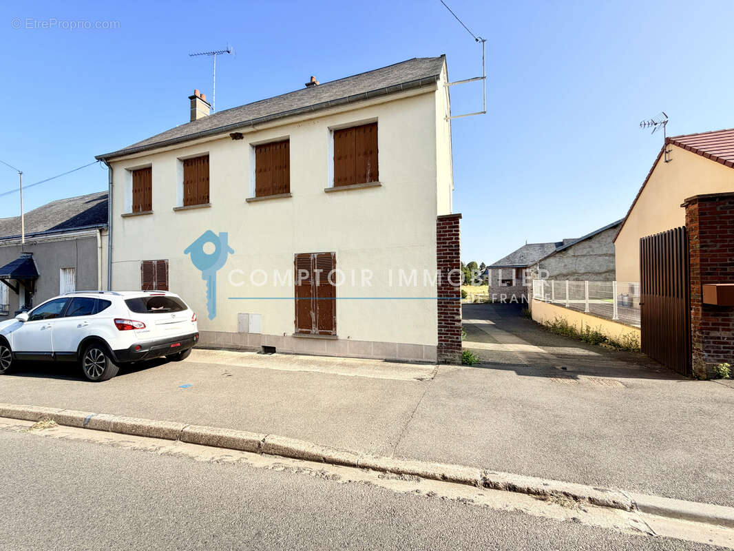 Maison 5 chambres avec dépendances et hangar - photo 2