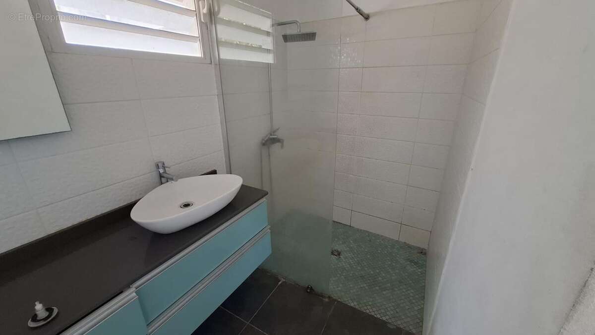 A VENDRE : Villa 2 T2 et 1 T4 (Vieux Habitants - 97119) - photo 35