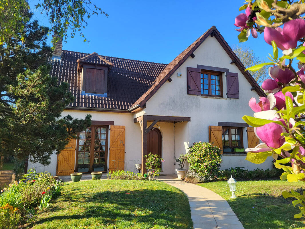 Maison à VAUX-LE-PENIL