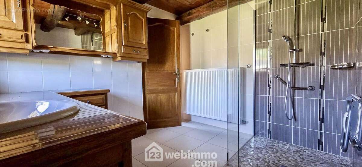 Salle de douche - Maison à RUPT-EN-WOEVRE