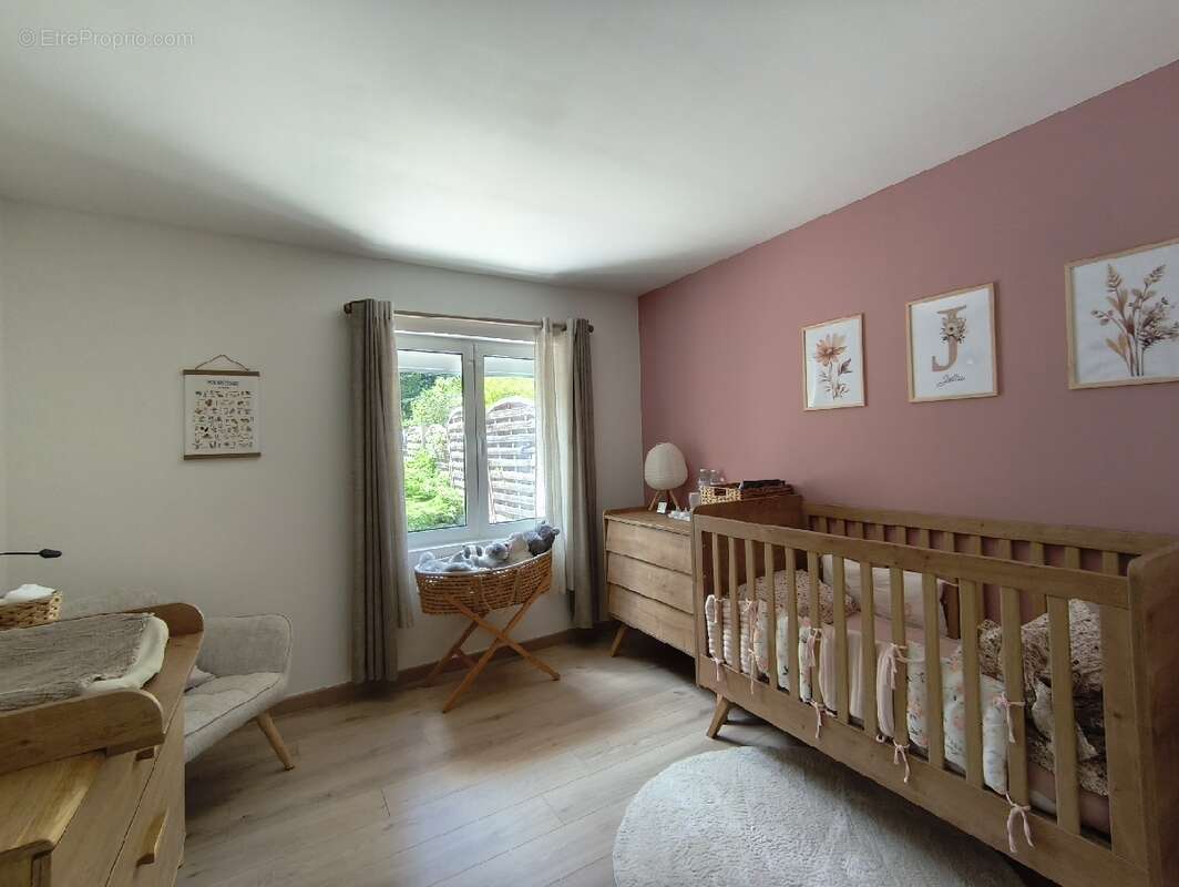 Maison 176 m² à Nesles-La-Vallee  - photo 13