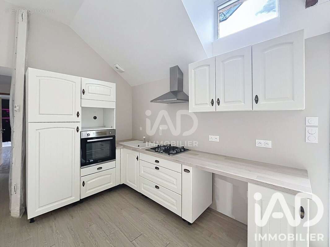 Maison 88 m² à Cogles  - photo 4