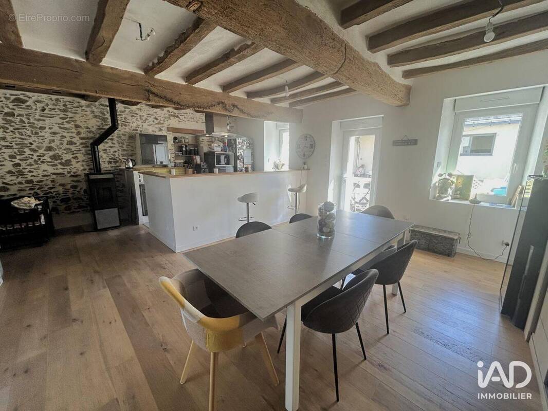 Photo 1 - Maison à LE MESNIL-EN-VALLEE