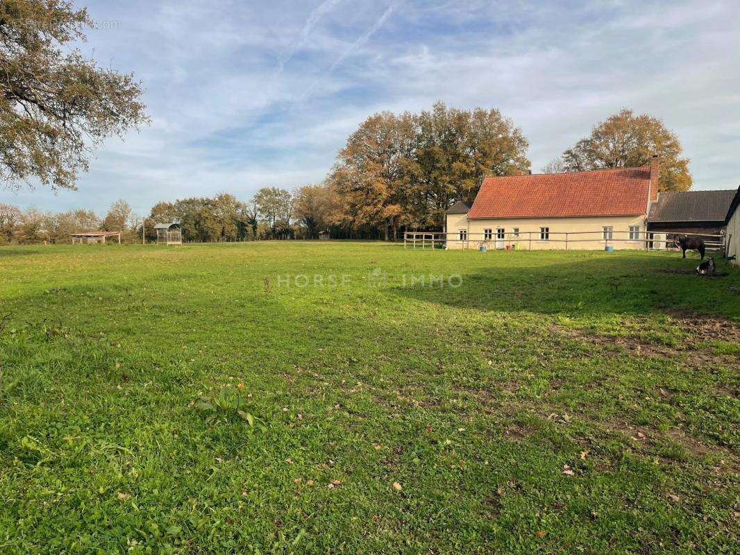 Maison à LA CHAPELLE-SAINT-LAUD