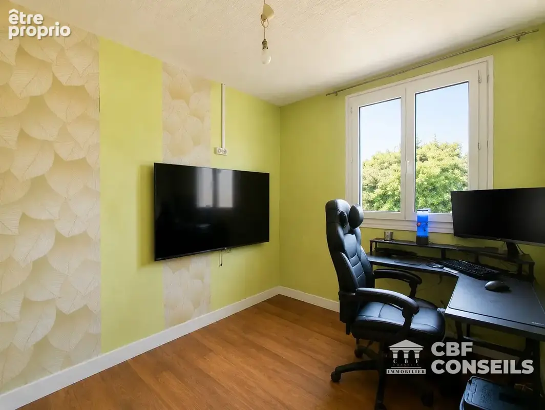 Maison 6 pièces 99 m² à vendre à Entraigues (63720) - photo 9