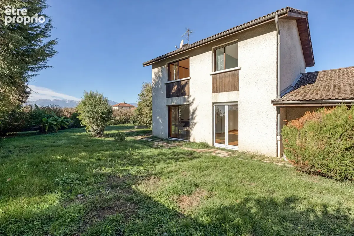 LE VERSOUD - Maison mitoyenne de 96 m2 habitables à rénover avec garage, sur terrain de 430 m2 - photo 6