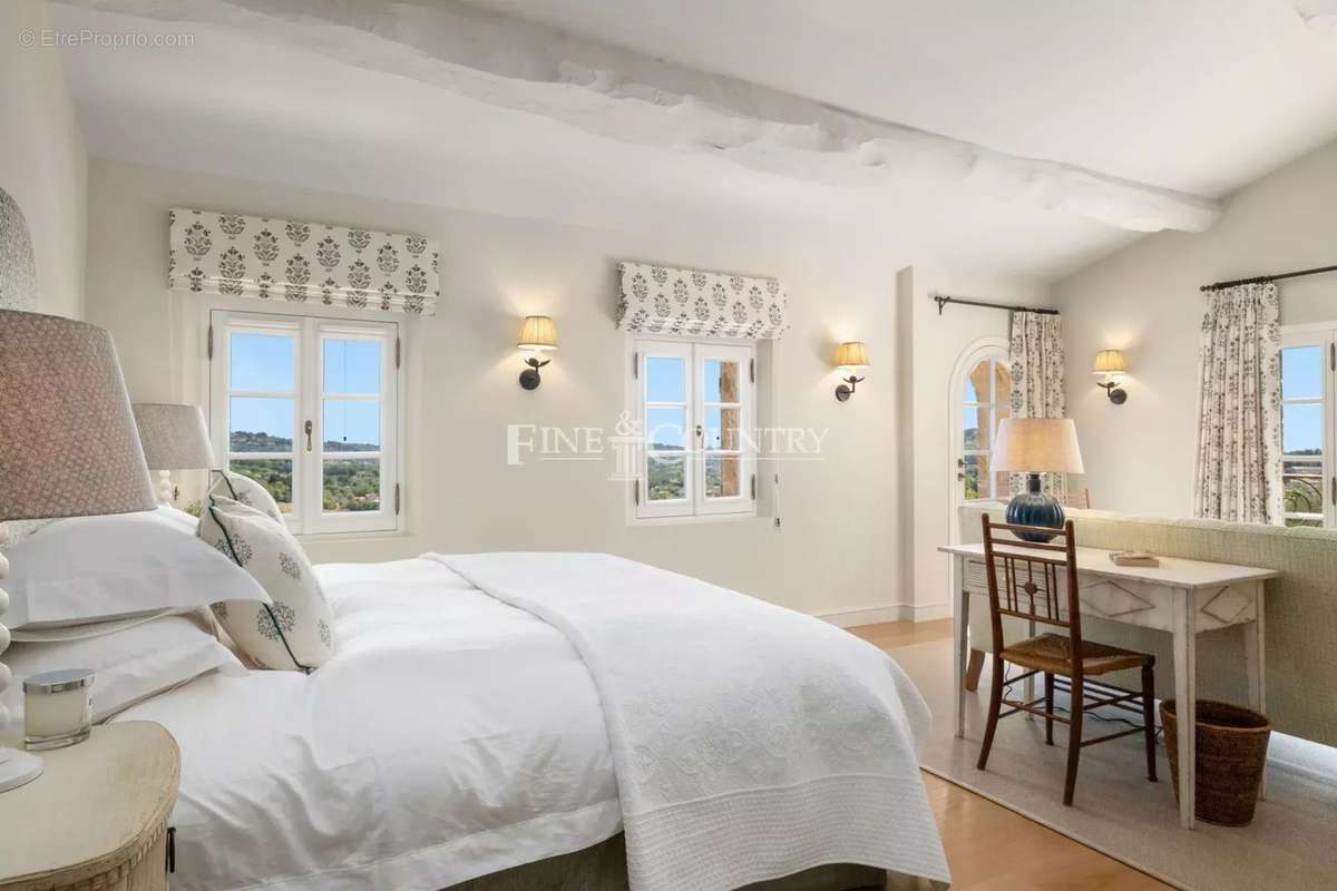 Maison à CHATEAUNEUF-GRASSE