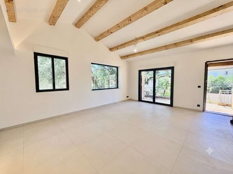 Maison à vendre 4 pièces FREJUS (83) - photo 2