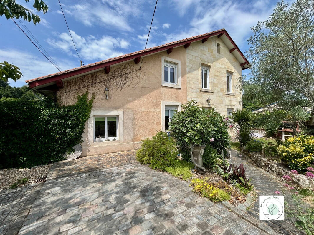 Maison à BOURG