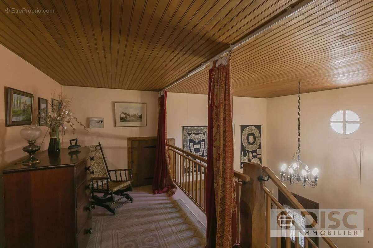 Maison de plain-pied avec grand jardin et garage. - photo 13