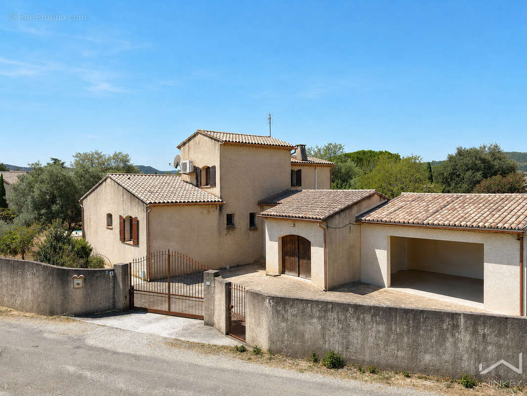 EXCLUSIVITE : MAISON à St-Alexandre (30) -  158 M2 - 3 chambres - 1 bureau - 2 garages - 1 atelier - Terrain 1 - photo 3