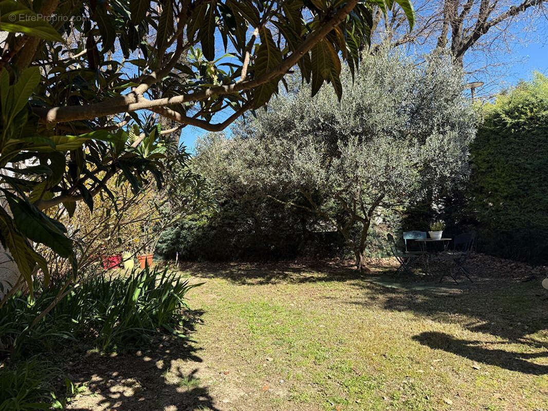 Maison à LA ROQUE-D'ANTHERON