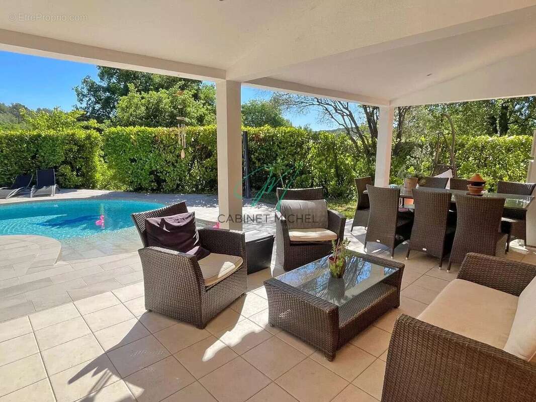 Maison à ROQUEFORT-LES-PINS