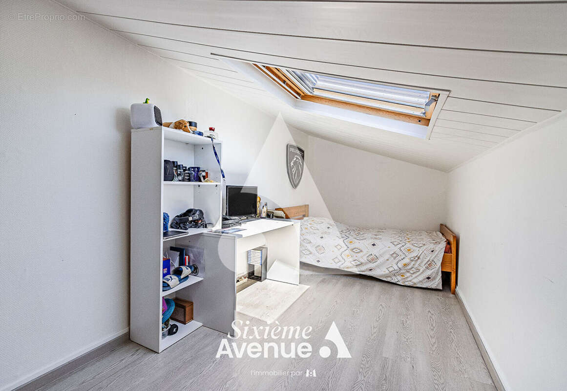 QUINCIEUX CENTRE ? Maison 112 m² avec beau jardin, terrasse couverte, 3 chambres - photo 8