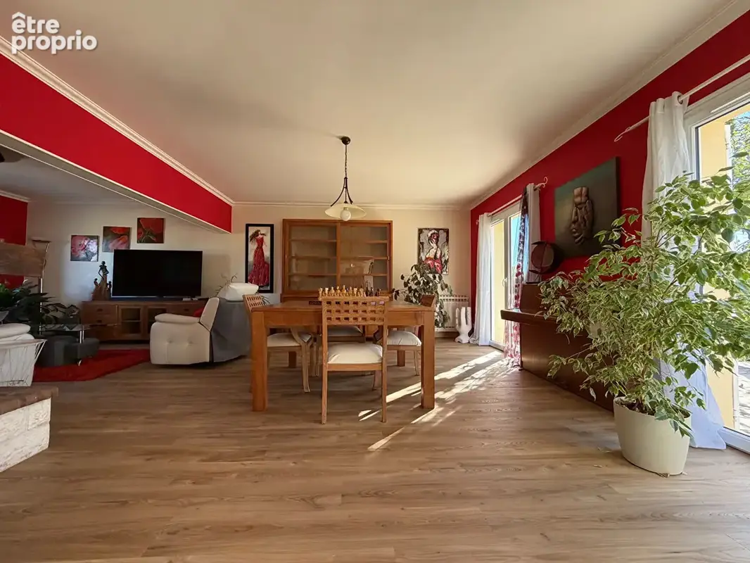 Photo Maison à Truyes au prix de 398 996€